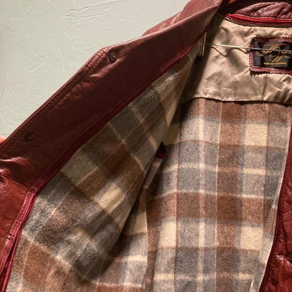 Montgomery Ward
Vintage brown/red leather coat
44L - Picture 13 of 14